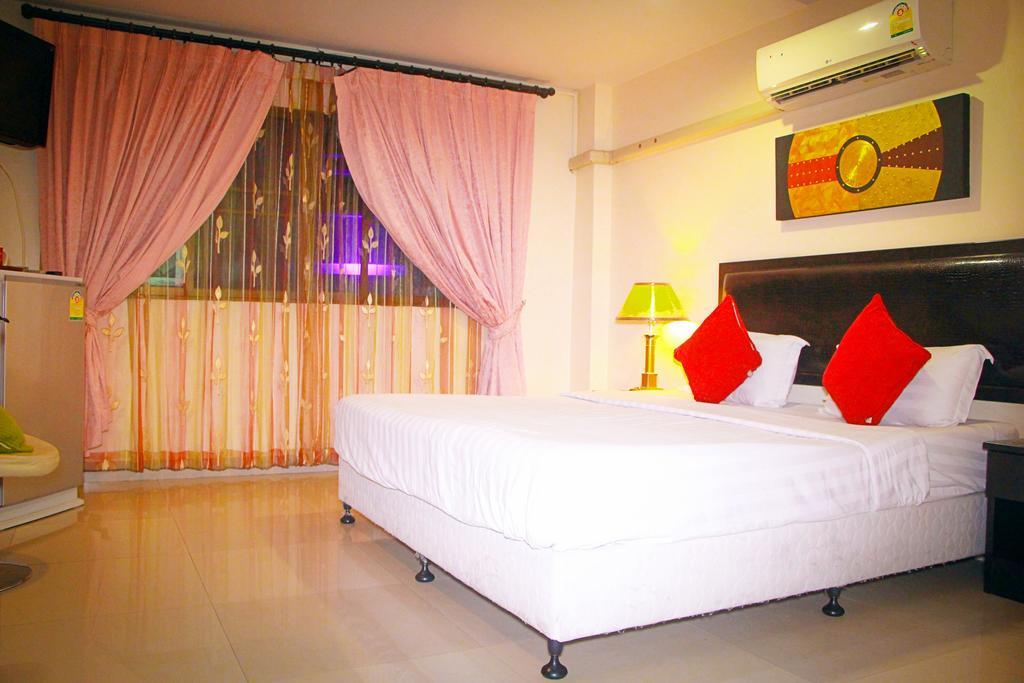 Royal Q & D Suites Pattaya Esterno foto