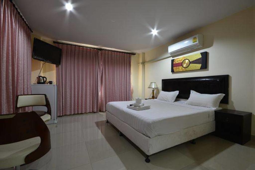 Royal Q & D Suites Pattaya Esterno foto
