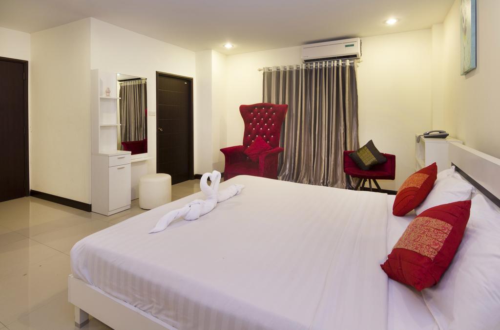 Royal Q & D Suites Pattaya Esterno foto