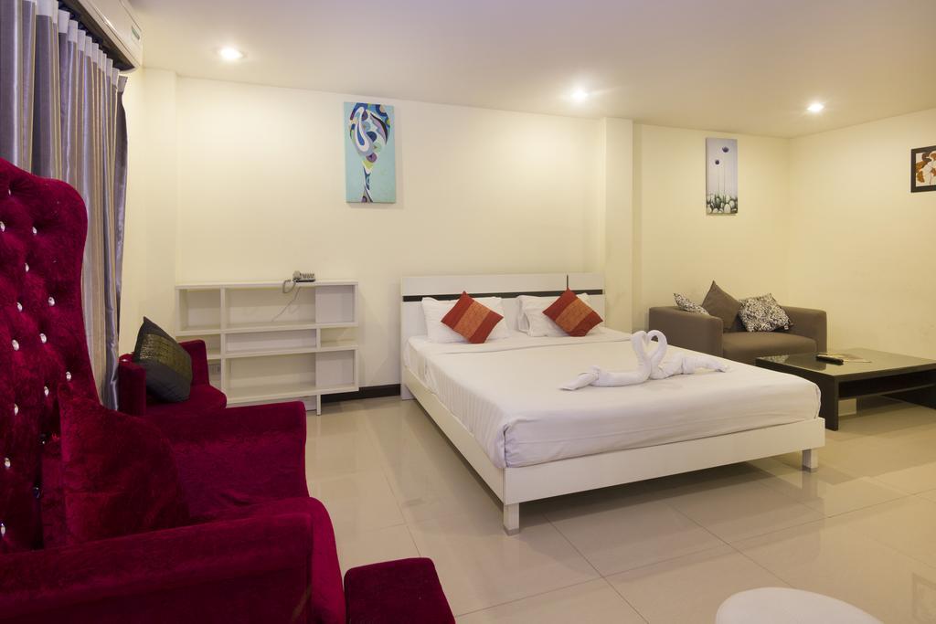 Royal Q & D Suites Pattaya Esterno foto