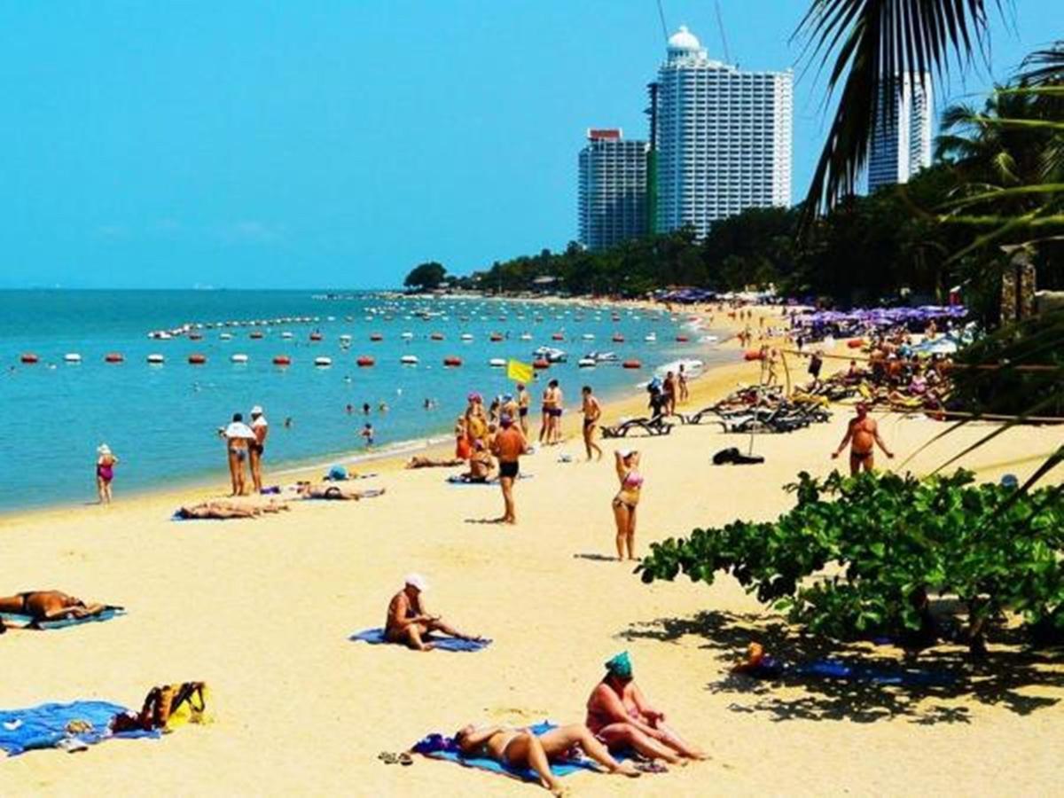 Royal Q & D Suites Pattaya Esterno foto