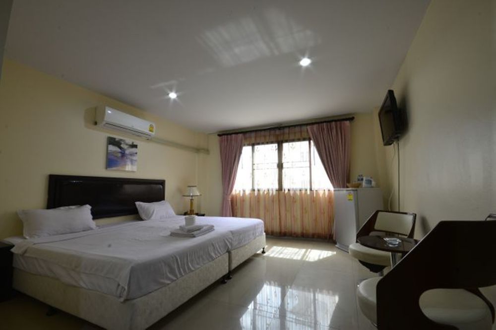 Royal Q & D Suites Pattaya Esterno foto