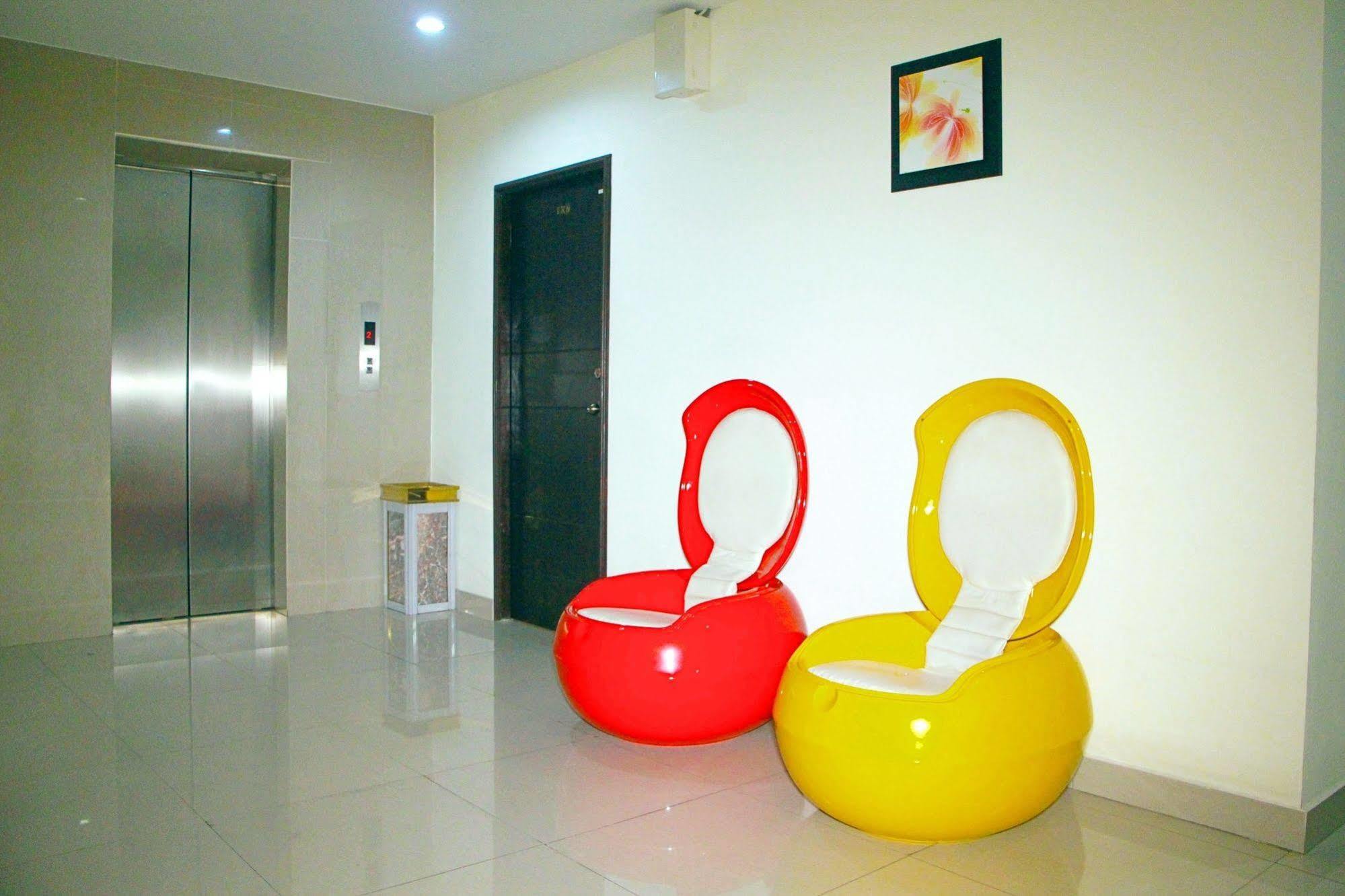 Royal Q & D Suites Pattaya Esterno foto