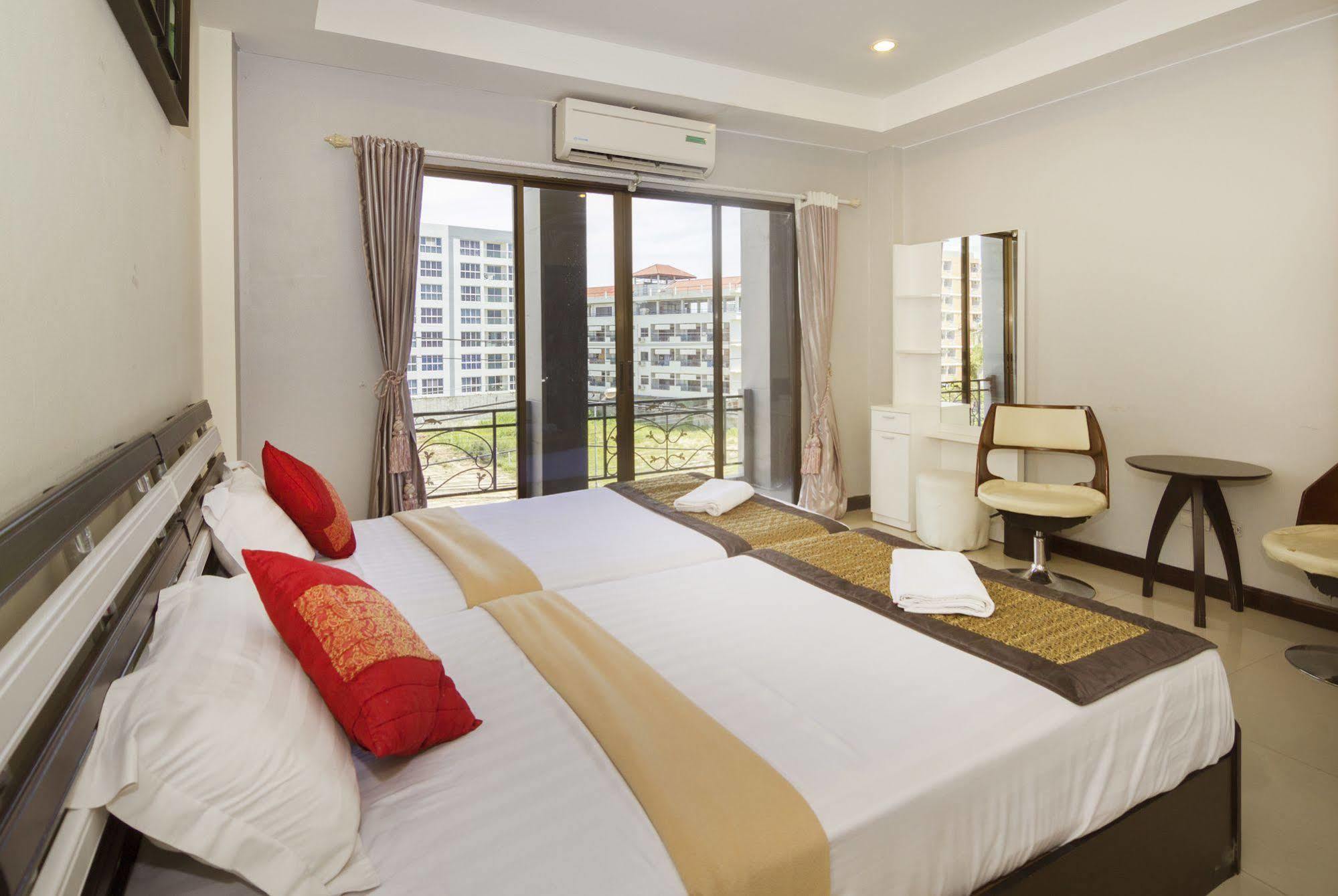Royal Q & D Suites Pattaya Esterno foto