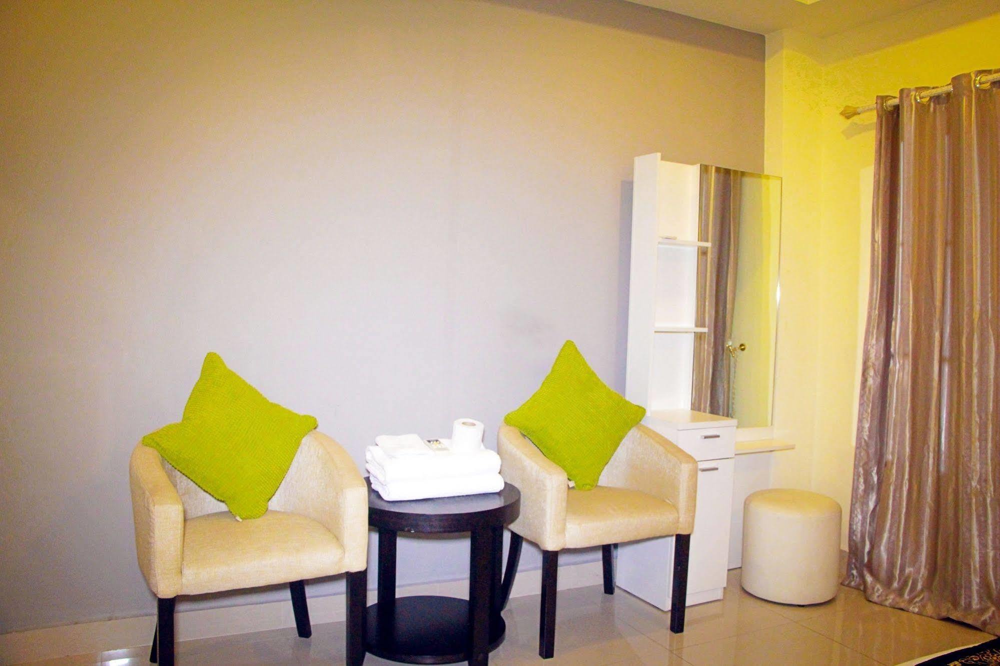 Royal Q & D Suites Pattaya Esterno foto