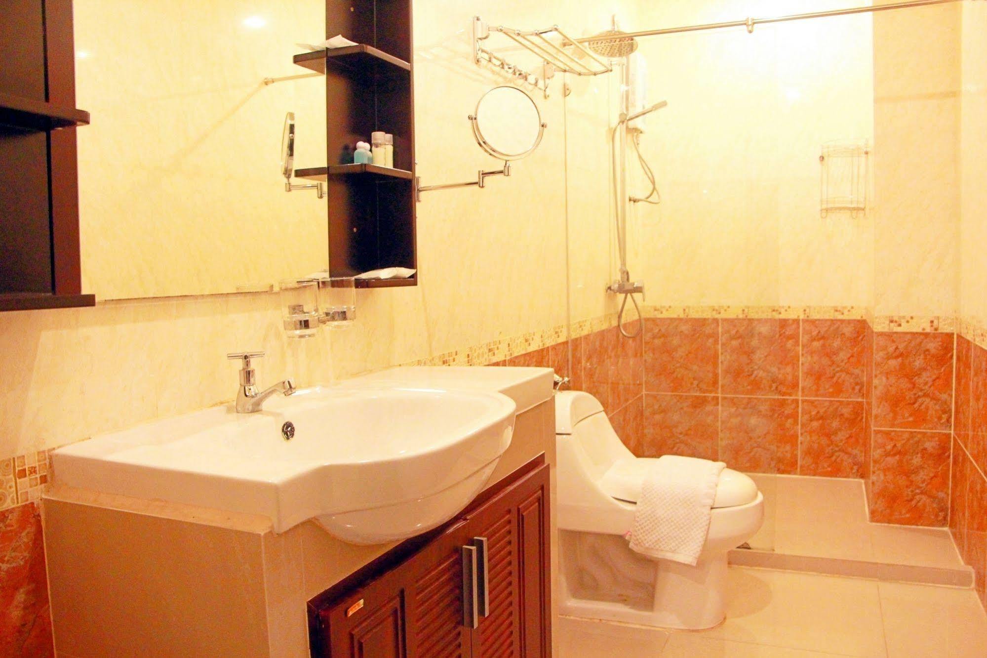 Royal Q & D Suites Pattaya Esterno foto