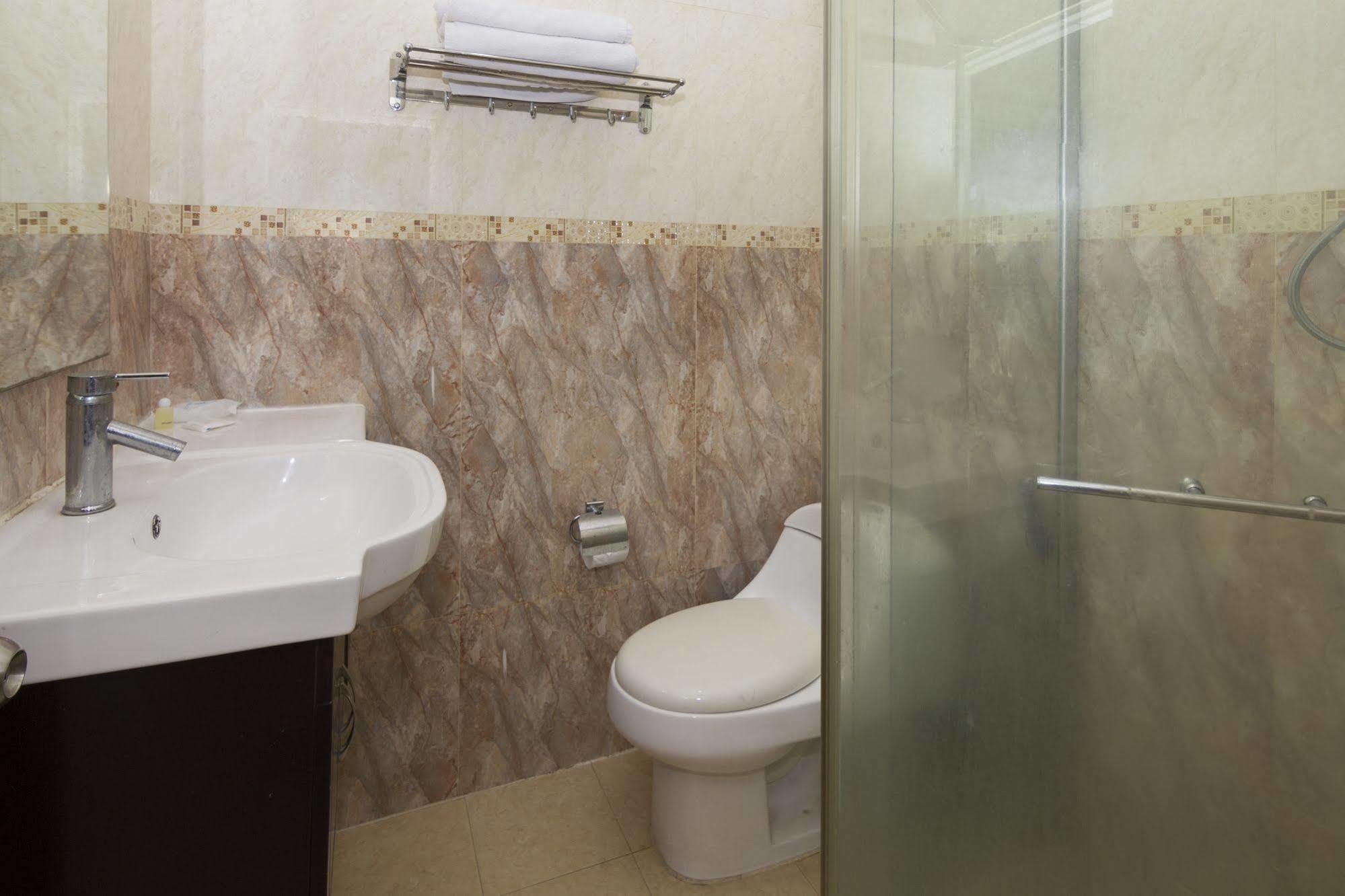 Royal Q & D Suites Pattaya Esterno foto