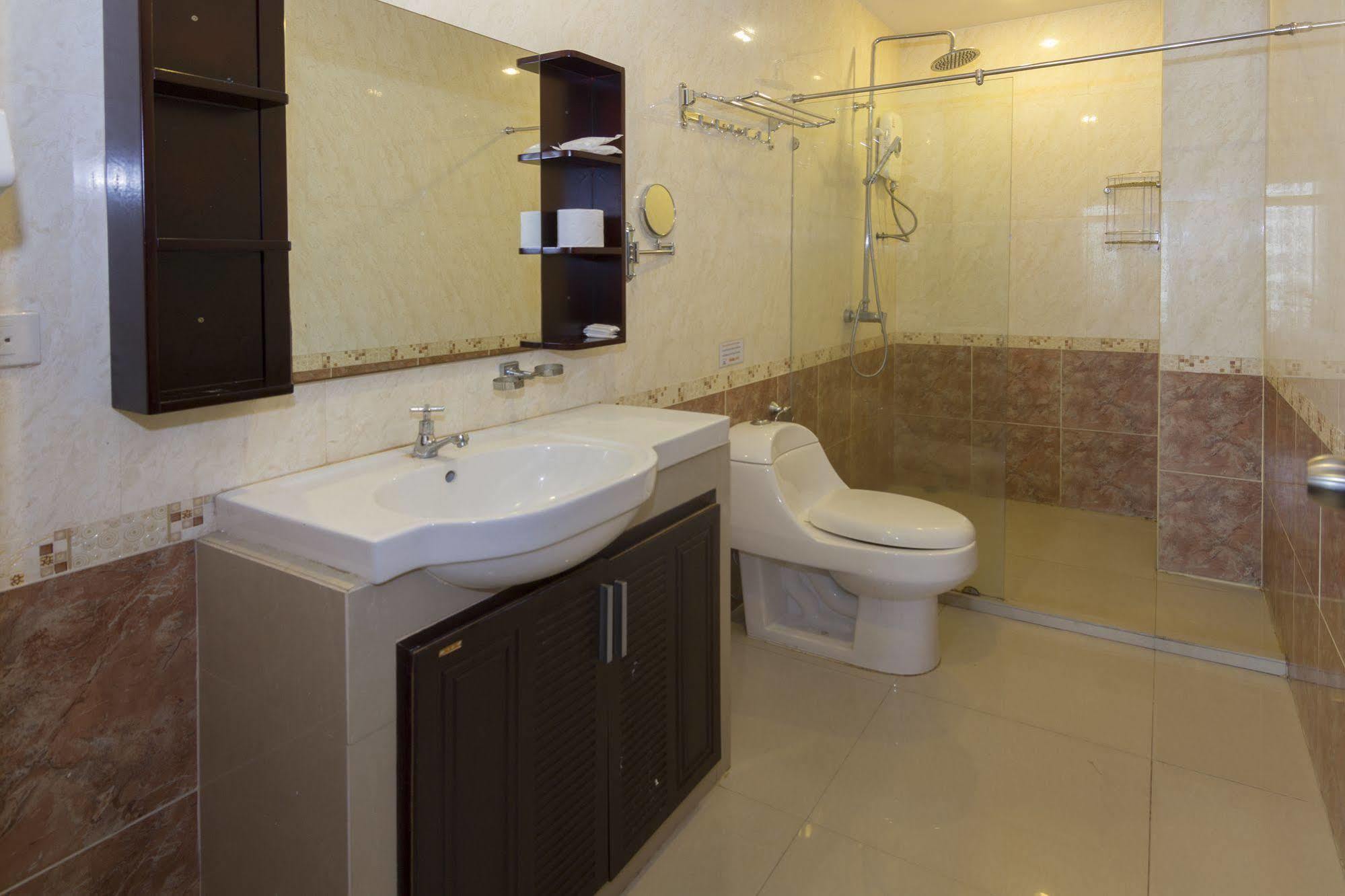 Royal Q & D Suites Pattaya Esterno foto