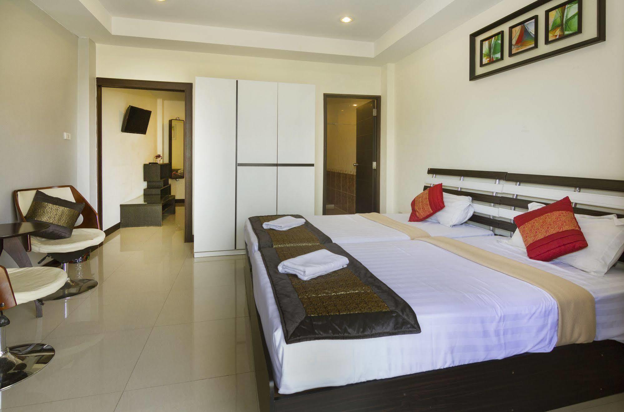 Royal Q & D Suites Pattaya Esterno foto