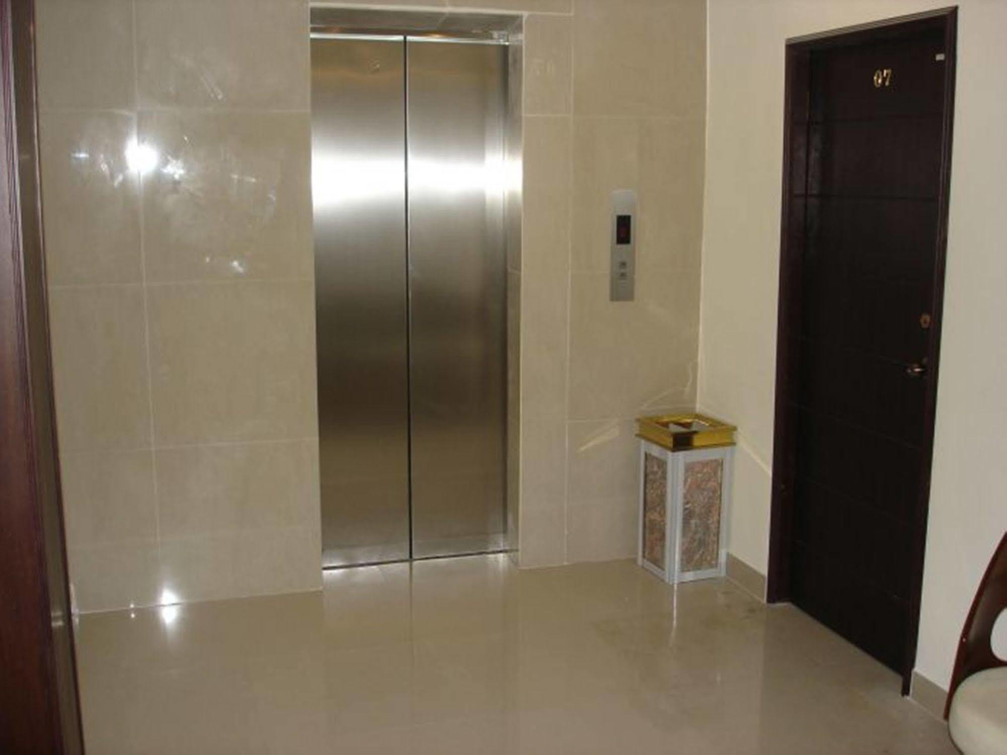 Royal Q & D Suites Pattaya Esterno foto