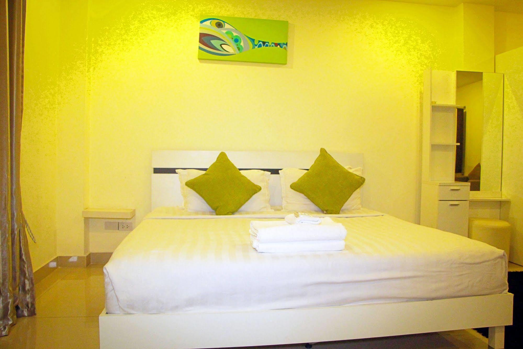 Royal Q & D Suites Pattaya Esterno foto