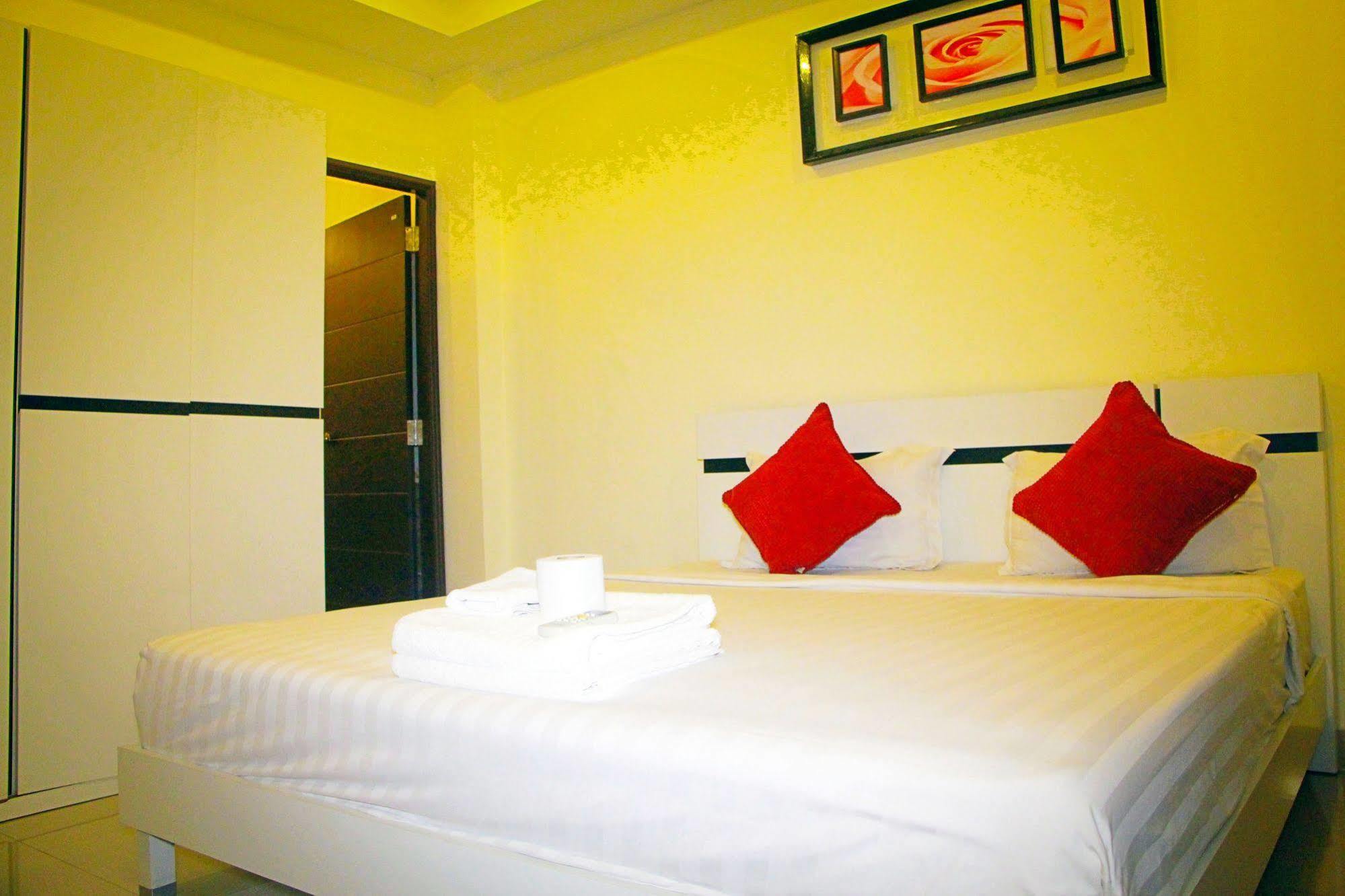Royal Q & D Suites Pattaya Esterno foto